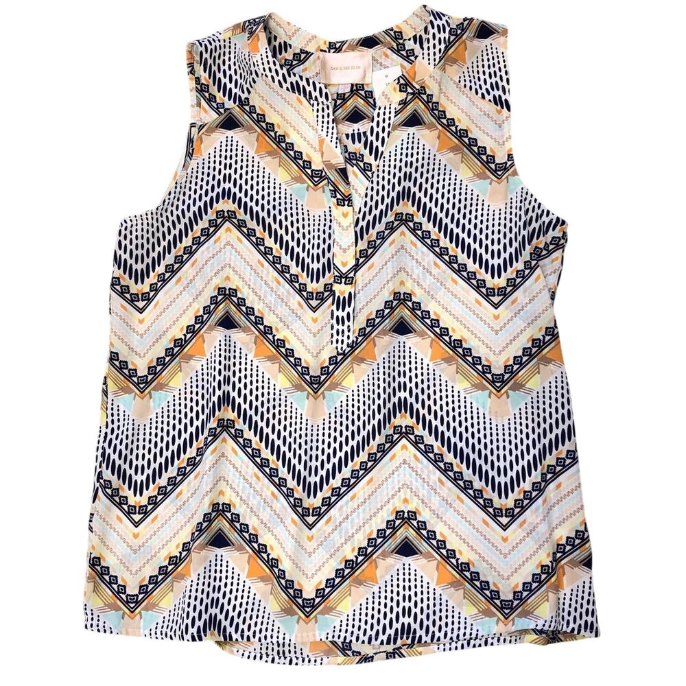Skies Are Blue Blouse Women's Small White Blue Sleeveless V-Neck Chevron‎